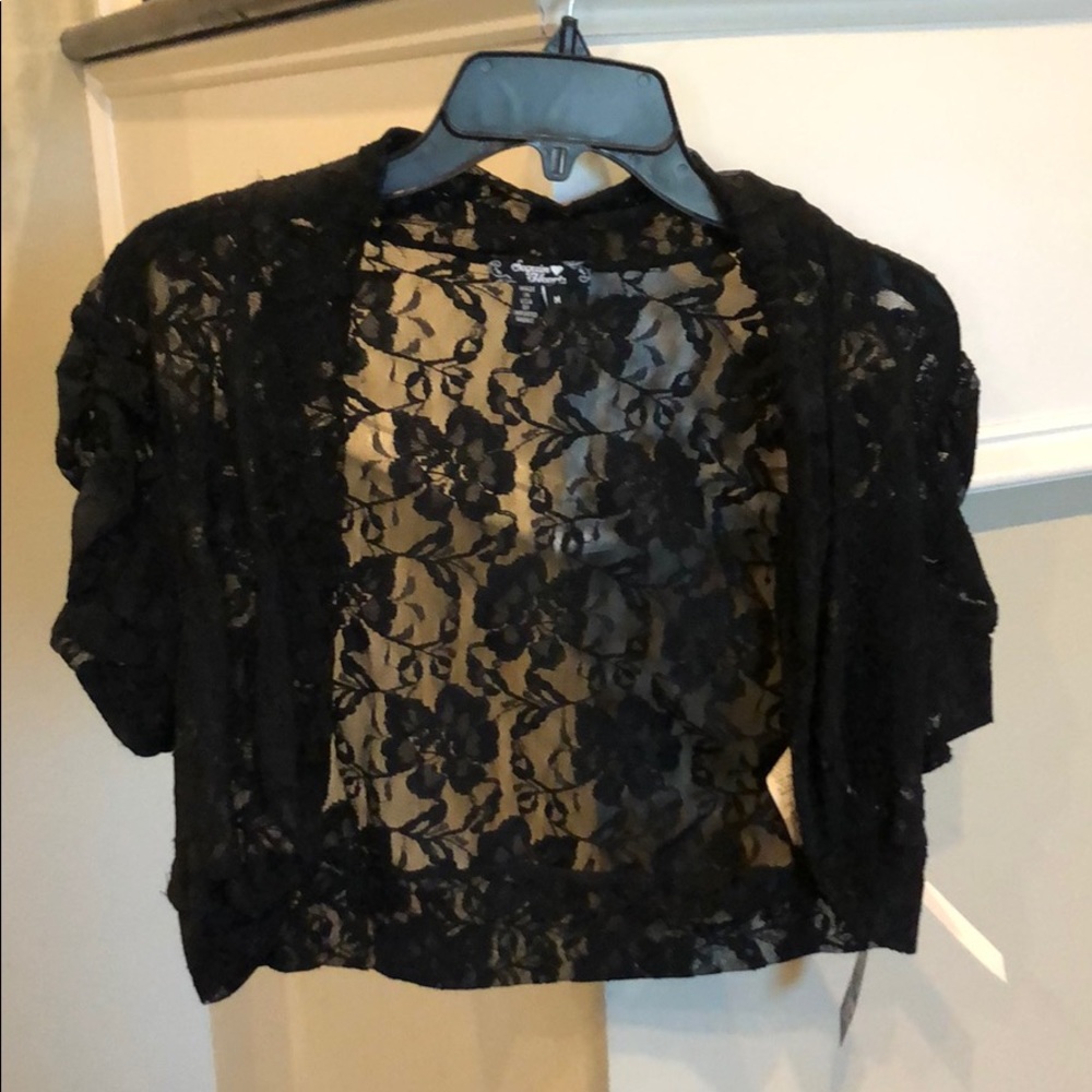 Black lace shoulder cover